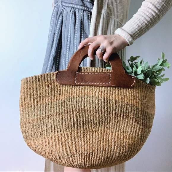 Vintage Handbags - Vintage Handmade Woven Market Straw Basket